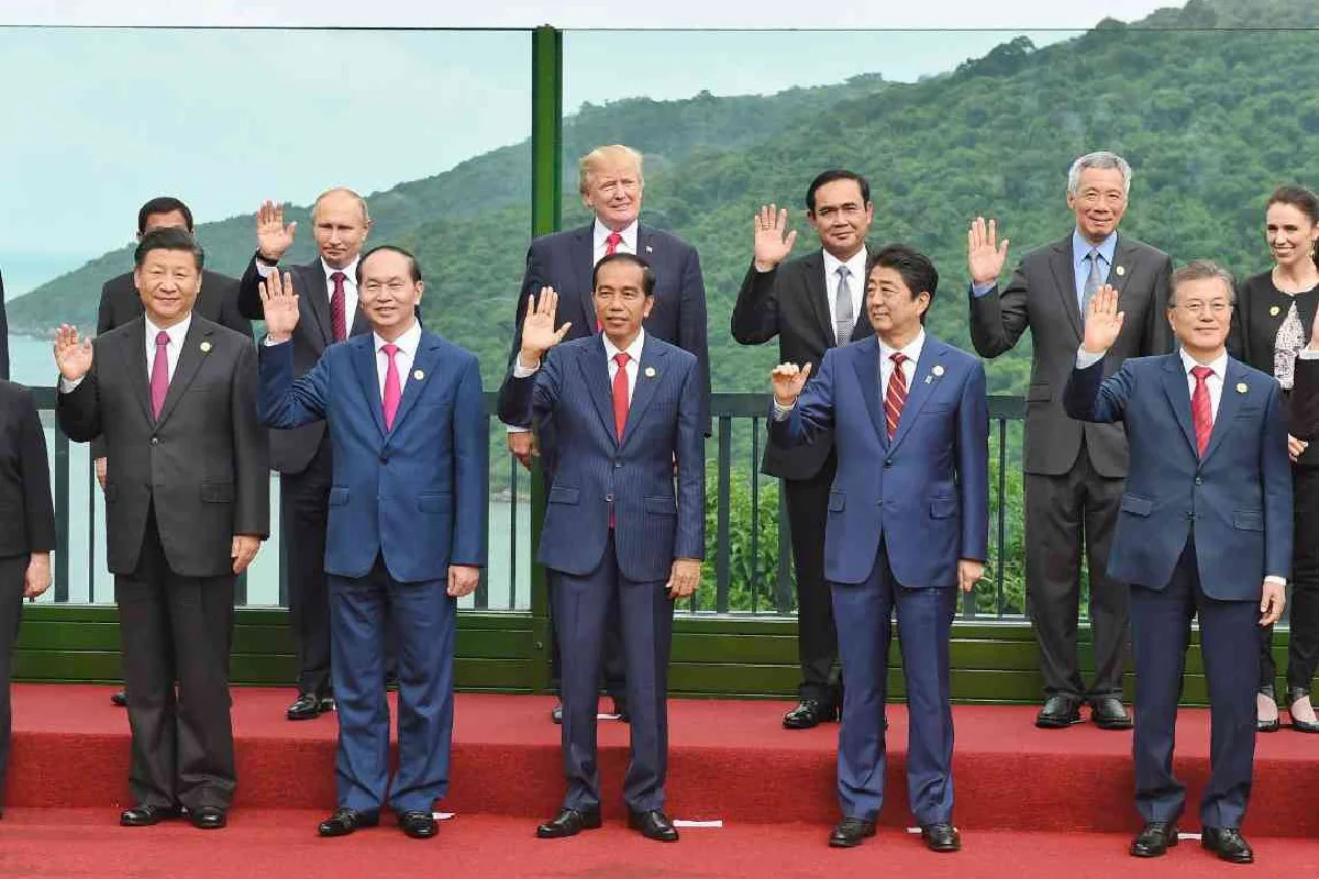 โฆษกรัฐบาลแจงภาพบิดเบือน ยันนายกฯร่วมโบกมือพร้อมผู้นำเอเปค