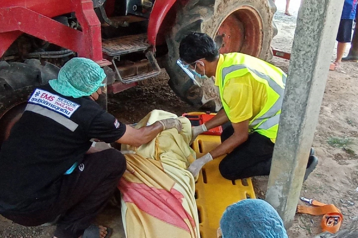 ชายวัย62ซ่อมรถไถไม้ค้ำล้มเหล็กคานใบมีดทับดับ