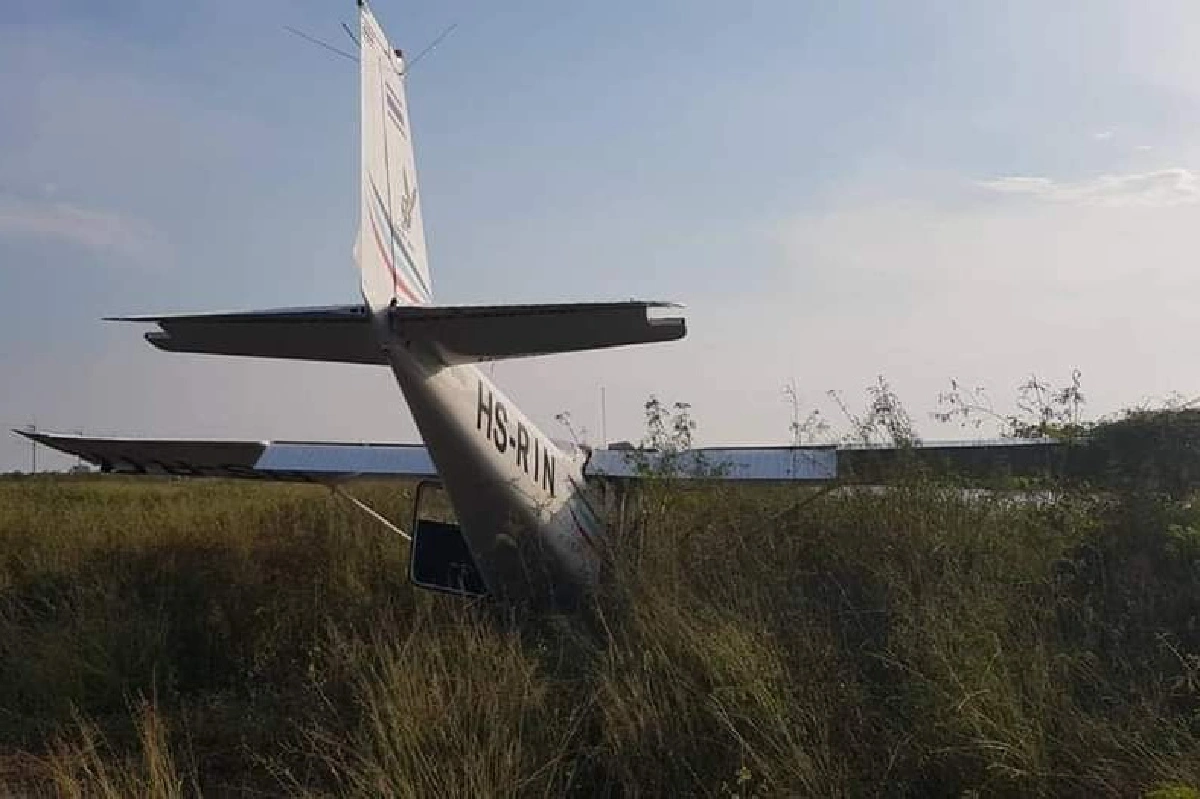 เครื่องบินเล็กตกขณะลงจอดสมุทรสาครเจ็บ 2
