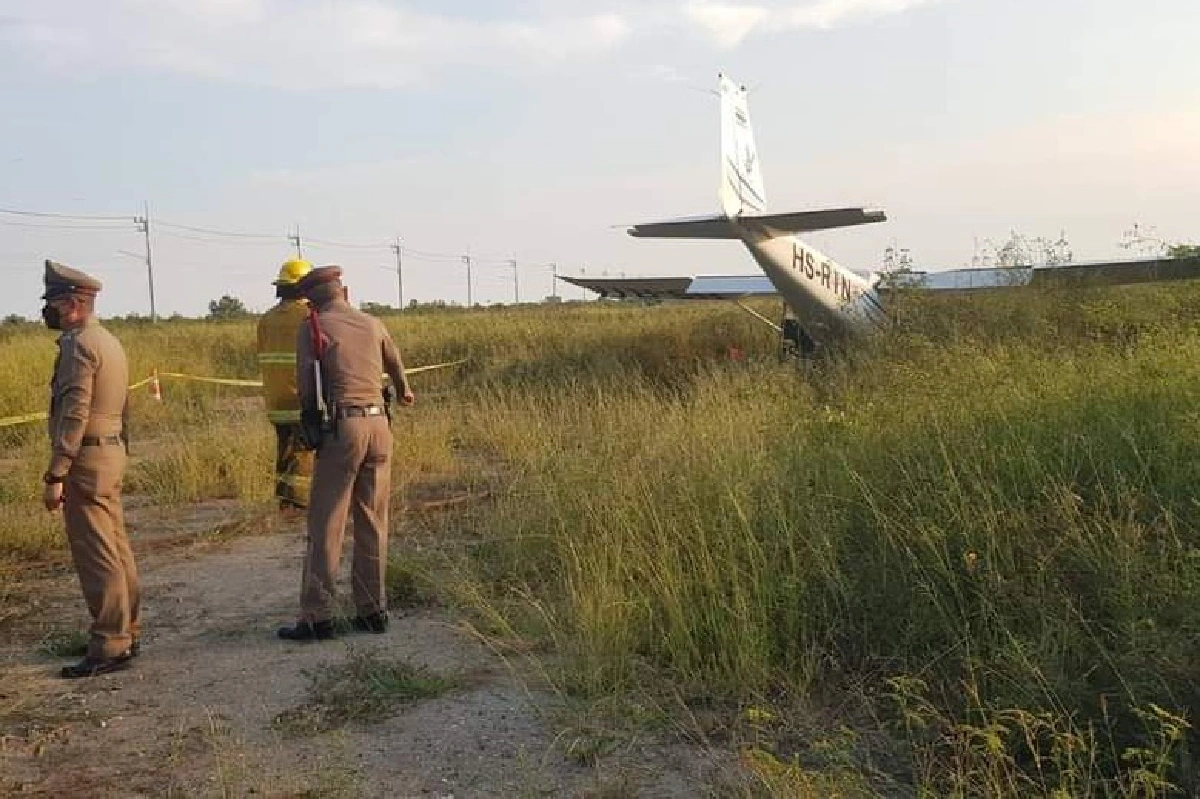 เครื่องบินเล็กตกขณะลงจอดสมุทรสาครเจ็บ 2