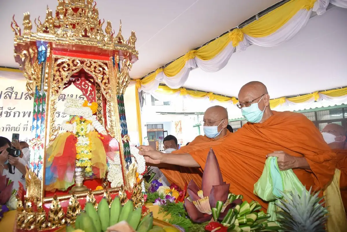 คนฝั่งธนร่วมประเพณีชักพระวัดนางชีสืบสานประเพณีกว่า 100 ปี