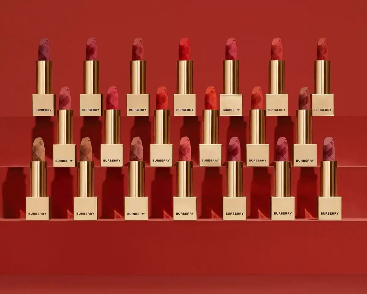 แมตช์ทุกลุค มั่นทุกสไตล์ กับ Burberry Kisses Matte 20 เฉดสี