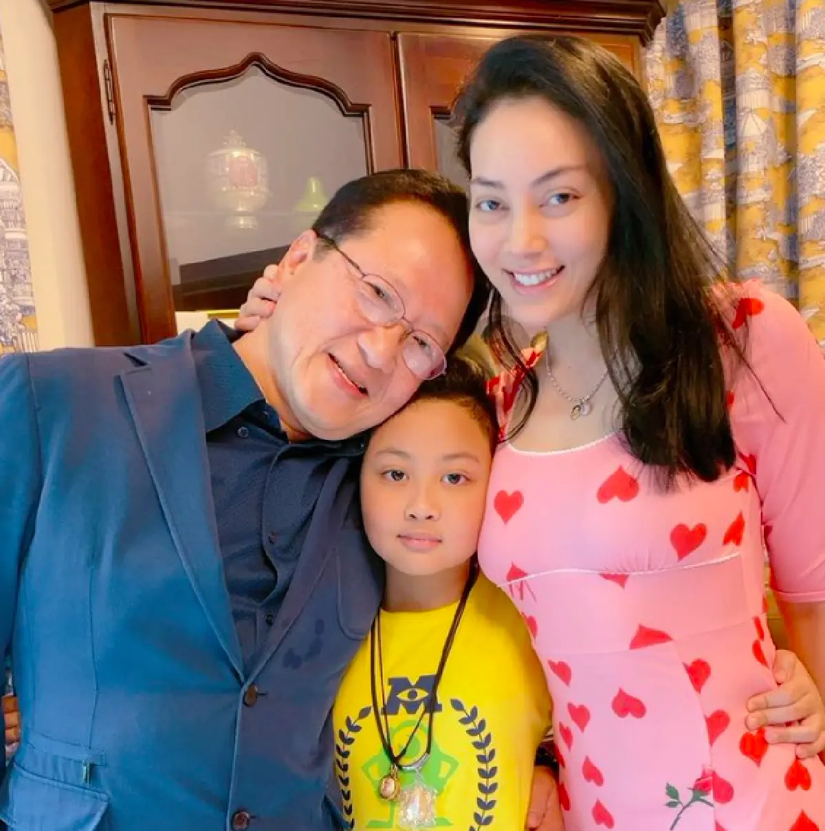 “เจ้าสัวบุญชัย” ทำเซอร์ไพรส์ สวมแหวนหยกให้ “ตั๊ก บงกช” ในวันครบรอบ 10 ปี