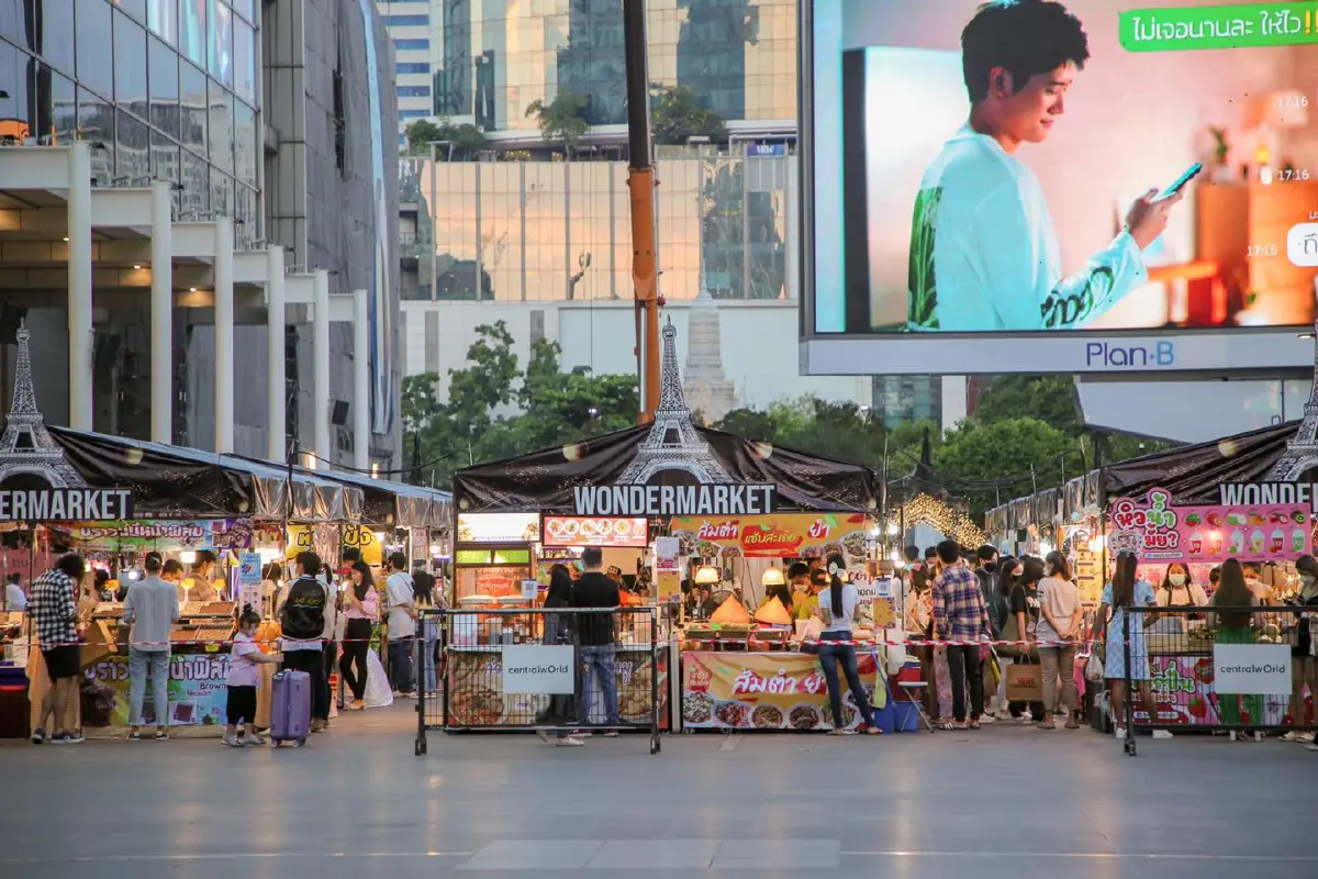 สัญลักษณ์แห่งความสุข บรรยากาศคริสต์มาสและฉลองปีใหม่ของไทยเริ่มแล้ว