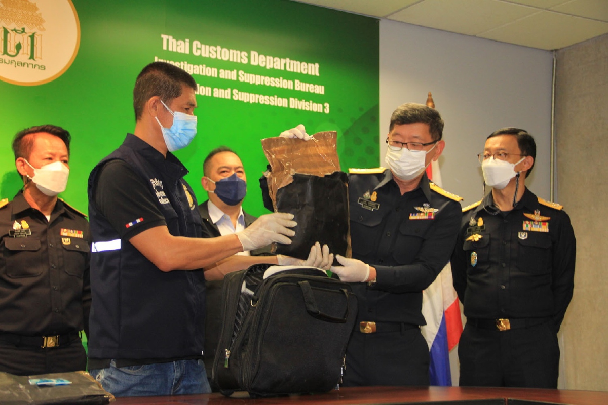 กรมศุลฯจับสาวไทยรับจ้างขนไอซ์ครั้งละแสน กรมศุลฯจับสาวไทยรับจ้างขนไอซ์ครั้งละแสน