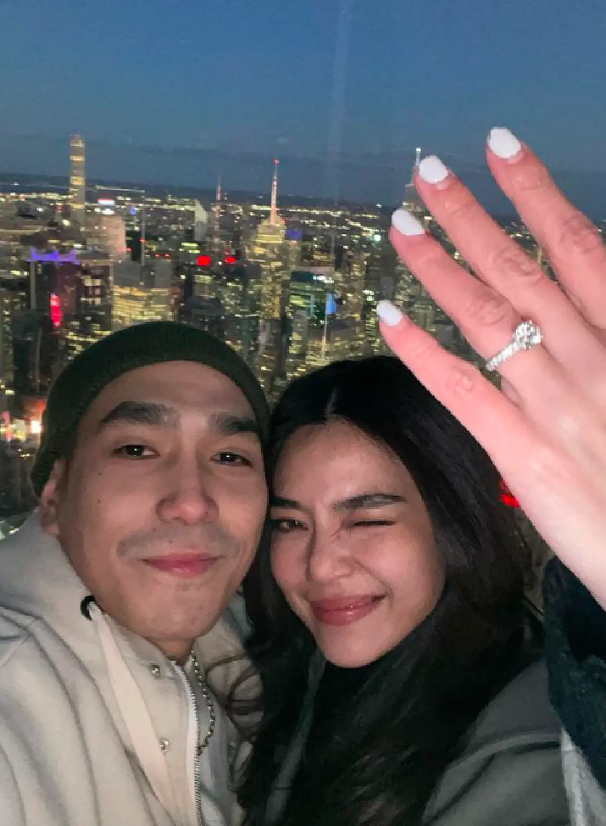 “โต้ง ทูพี” คุกเข่าขอ “ปราง” แต่งงานแล้วที่อเมริกา โรแมนติกสุดๆ