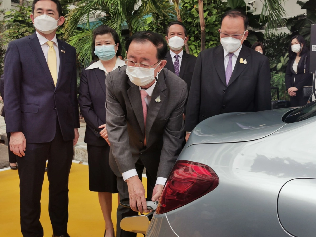 กระทรวงการคลังรักษ์โลก หนุนพลังงานสะอาด