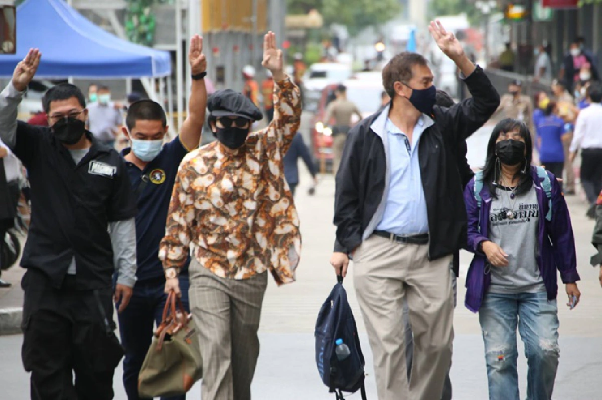 สืบพยานคดีปักหมุดคณะราษฎร "ทนาย"หวั่นเสียเปรียบแกนนำยังอยู่ในคุก