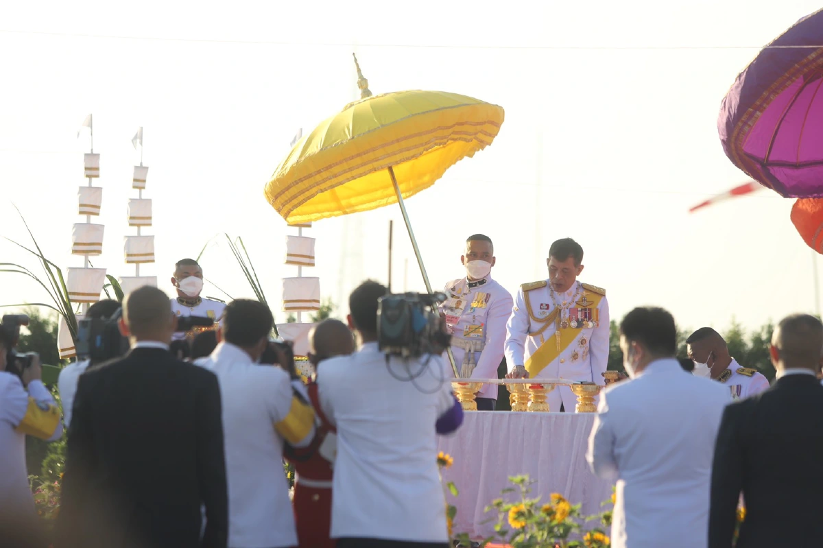 "ในหลวง-พระราชินี"เสด็จวางศิลาฤกษ์พระบรมราชานุสาวรีย์ร.9
