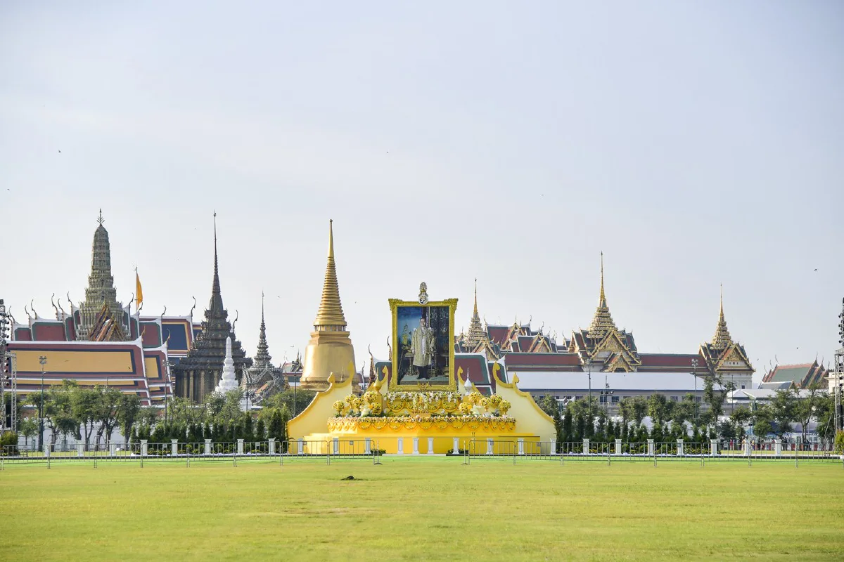 นายกฯนำครม.วางพานพุ่ม-ถวายบังคมเนื่องในวันพระบรมราชสมภพ"ในหลวงร.9"