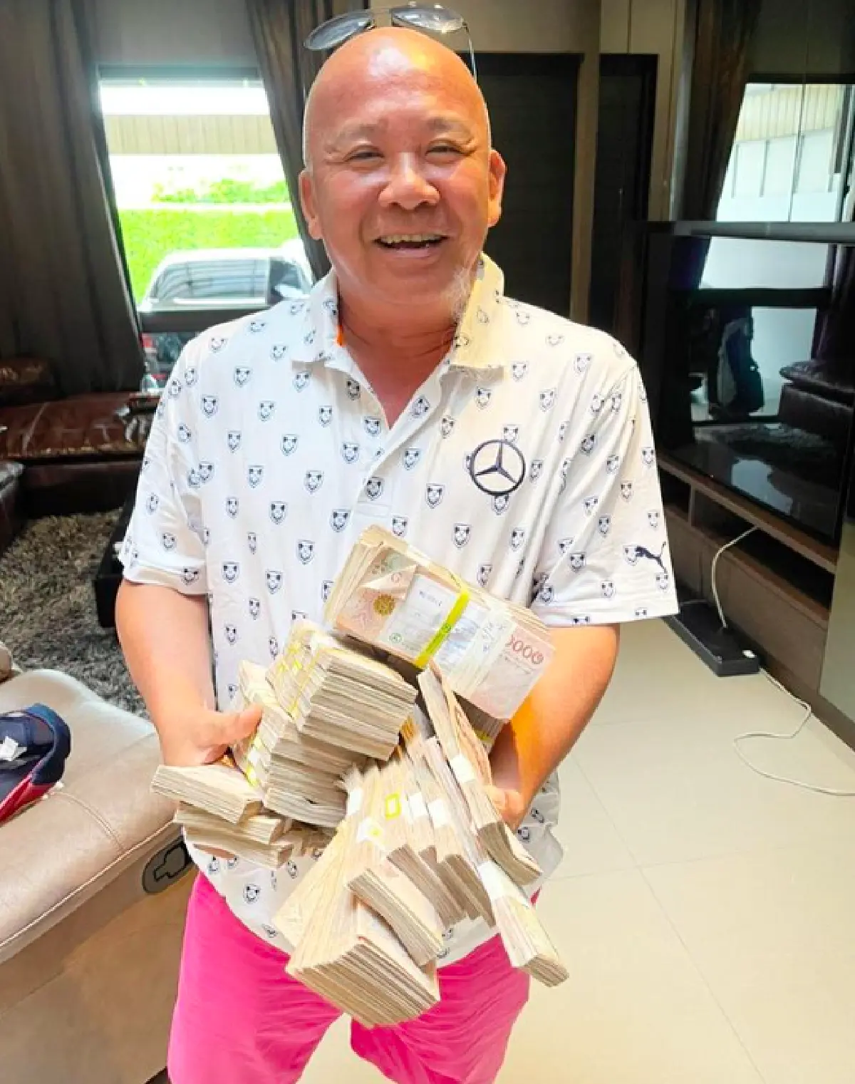 “ใบเตย อาร์สยาม” สวยและรวยมากๆ มอบเงินล้านปึกใหญ่ให้เป็นของขวัญวันพ่อ