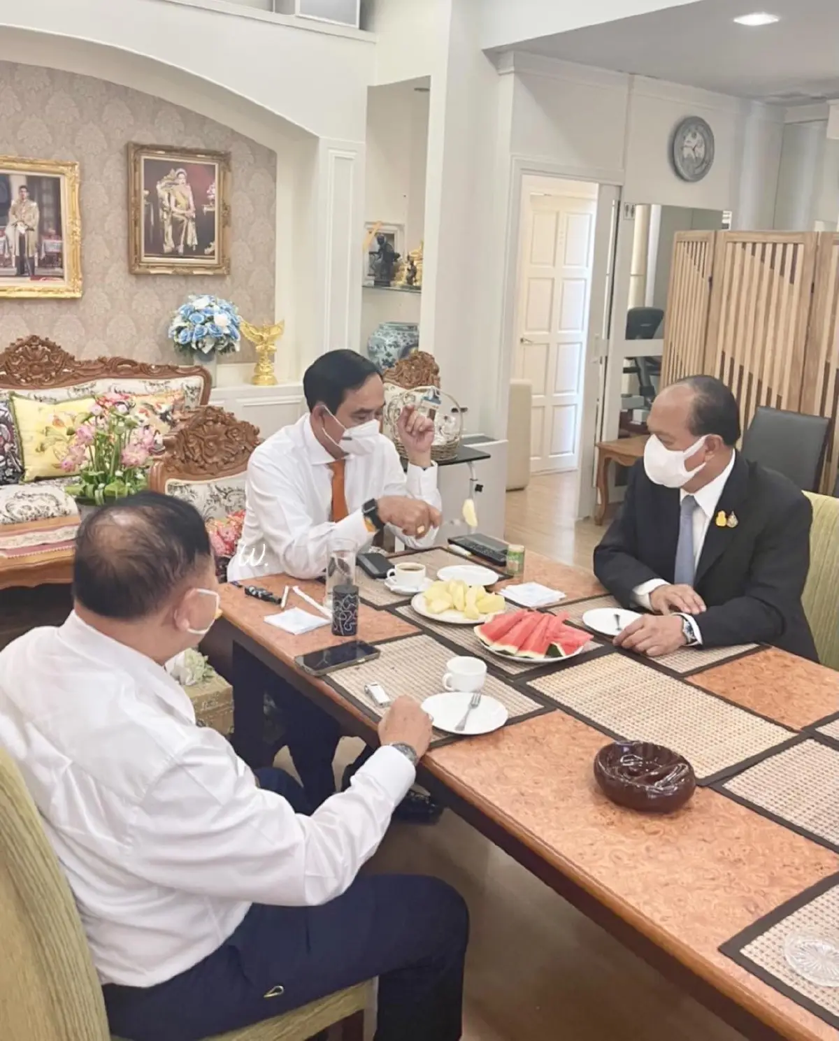 สยบรอยร้าว! 3ป.โชว์ภาพหวาน หยอกล้อ-นัดกินข้าวแบบส่วนตัว