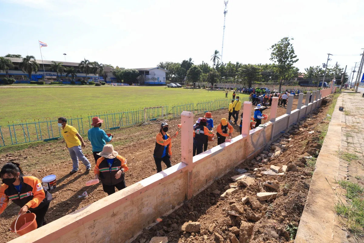 ชมรมจิตสาธารณะซีพี ออลล์-พนักงานเซเว่นฯร่วมฟื้นฟูโรงเรียนหลังน้ำท่วม