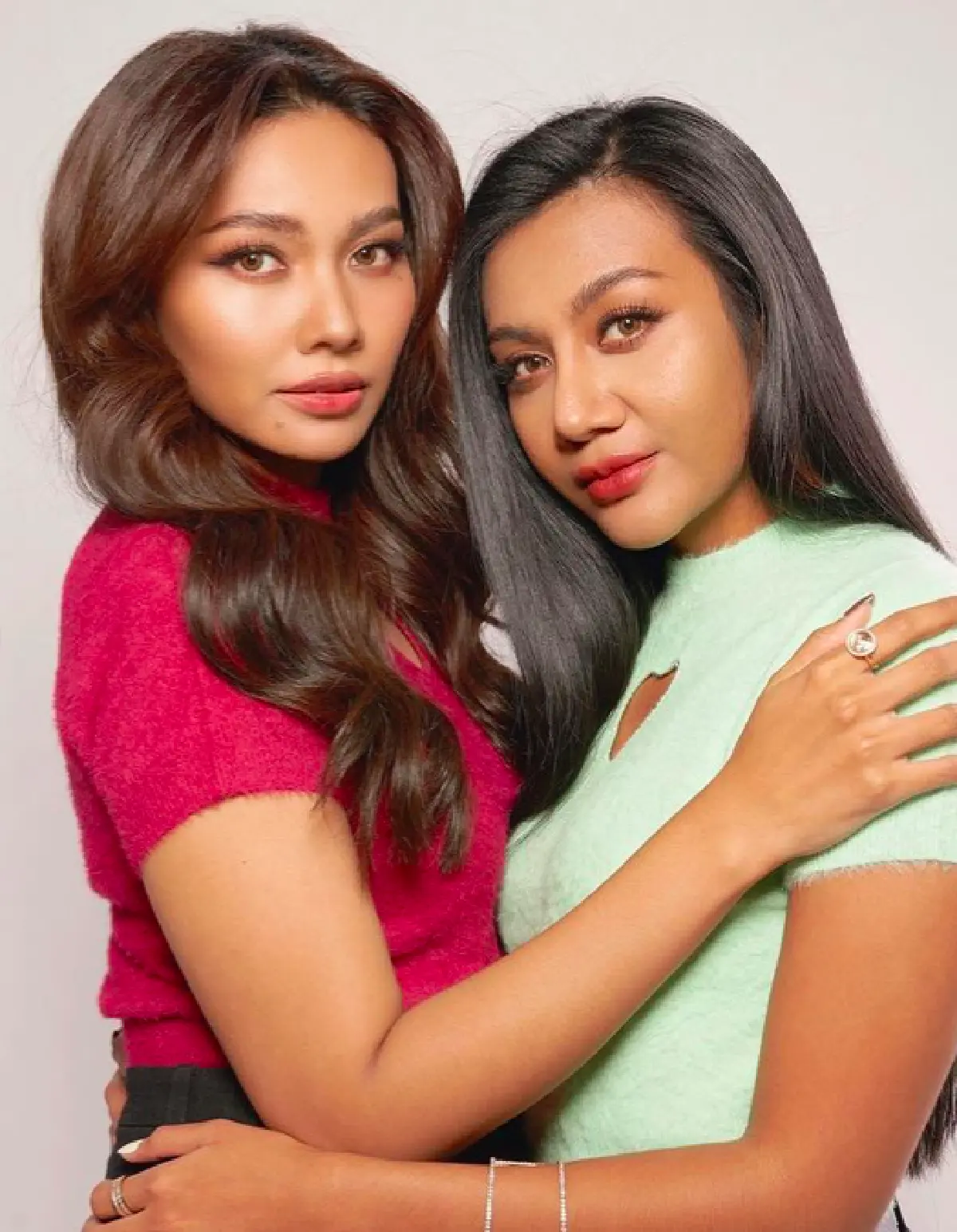 “แก้ม วิชญาณี” และคุณแม่แท็กทีมเพื่อนซี้ จัดปาร์ตี้สละโสดให้น้องสาว “เกต“