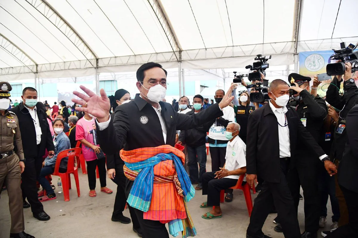 "บิ๊กตู่"กดปุ่มโอนเงินช่วยชาวนา อ้อนชาวสุพรรณ "มาด้วยกันไปด้วยกัน"