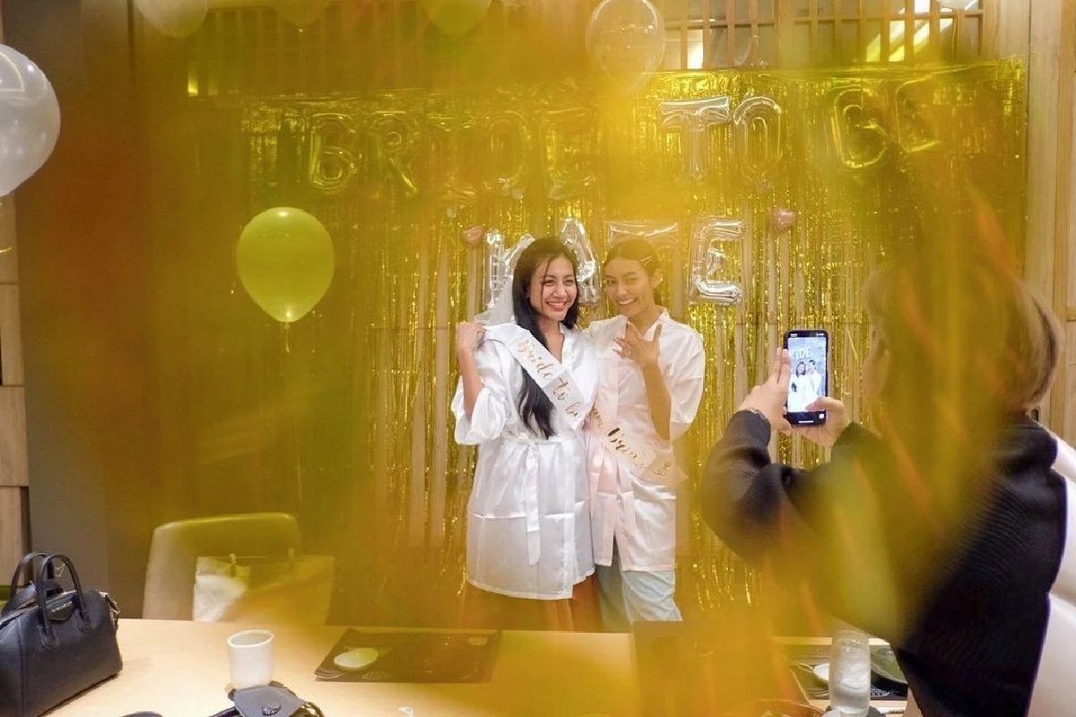 “แก้ม วิชญาณี” และคุณแม่แท็กทีมเพื่อนซี้ จัดปาร์ตี้สละโสดให้น้องสาว “เกต“