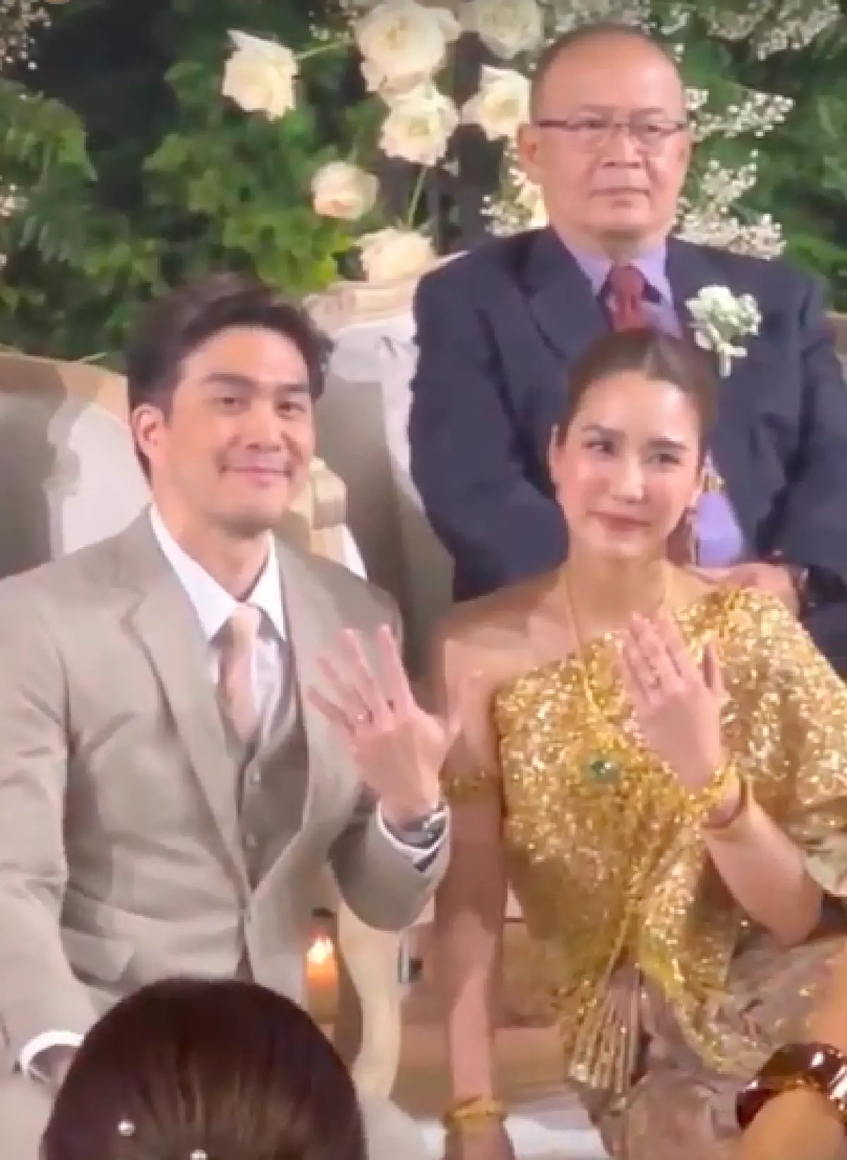 “จั๊กจั่น” ควง “เค วัฒนา” เข้าพิธีหมั้นแบบไทย เรียบง่ายและอบอุ่นที่สุด