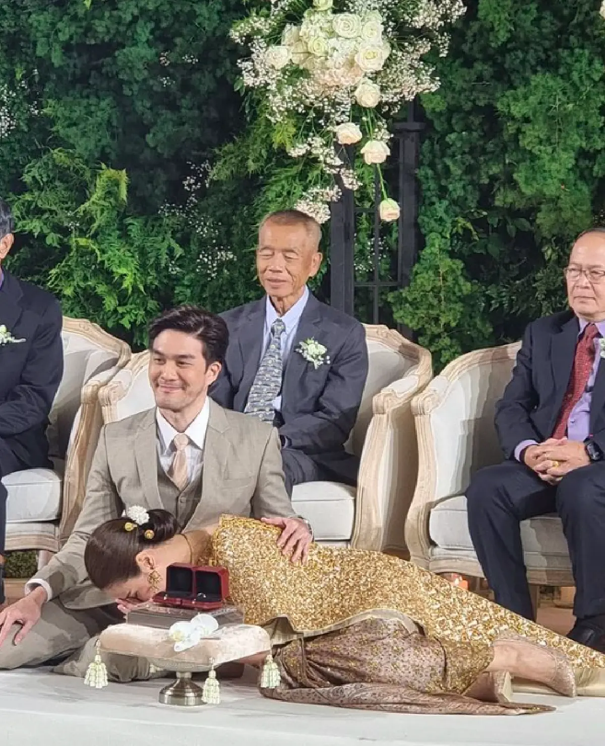 “จั๊กจั่น” ควง “เค วัฒนา” เข้าพิธีหมั้นแบบไทย เรียบง่ายและอบอุ่นที่สุด