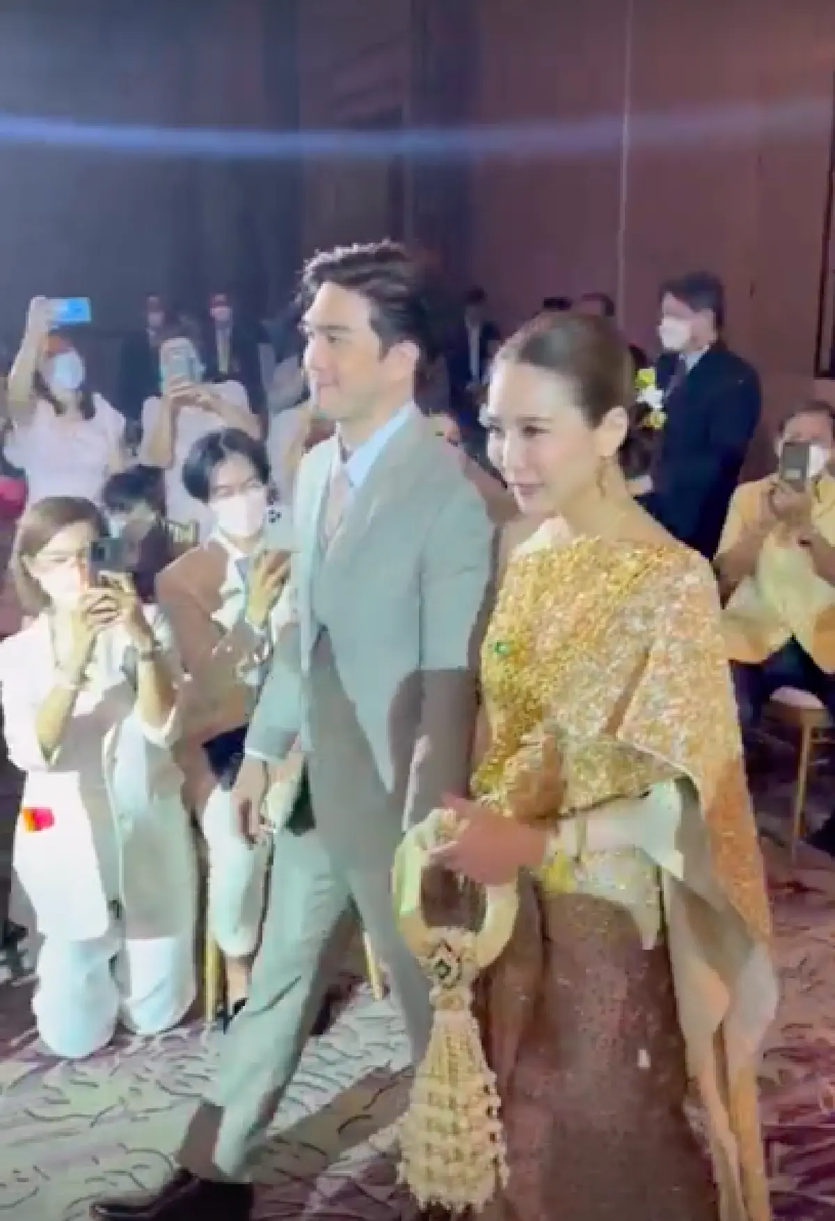 “จั๊กจั่น” ควง “เค วัฒนา” เข้าพิธีหมั้นแบบไทย เรียบง่ายและอบอุ่นที่สุด