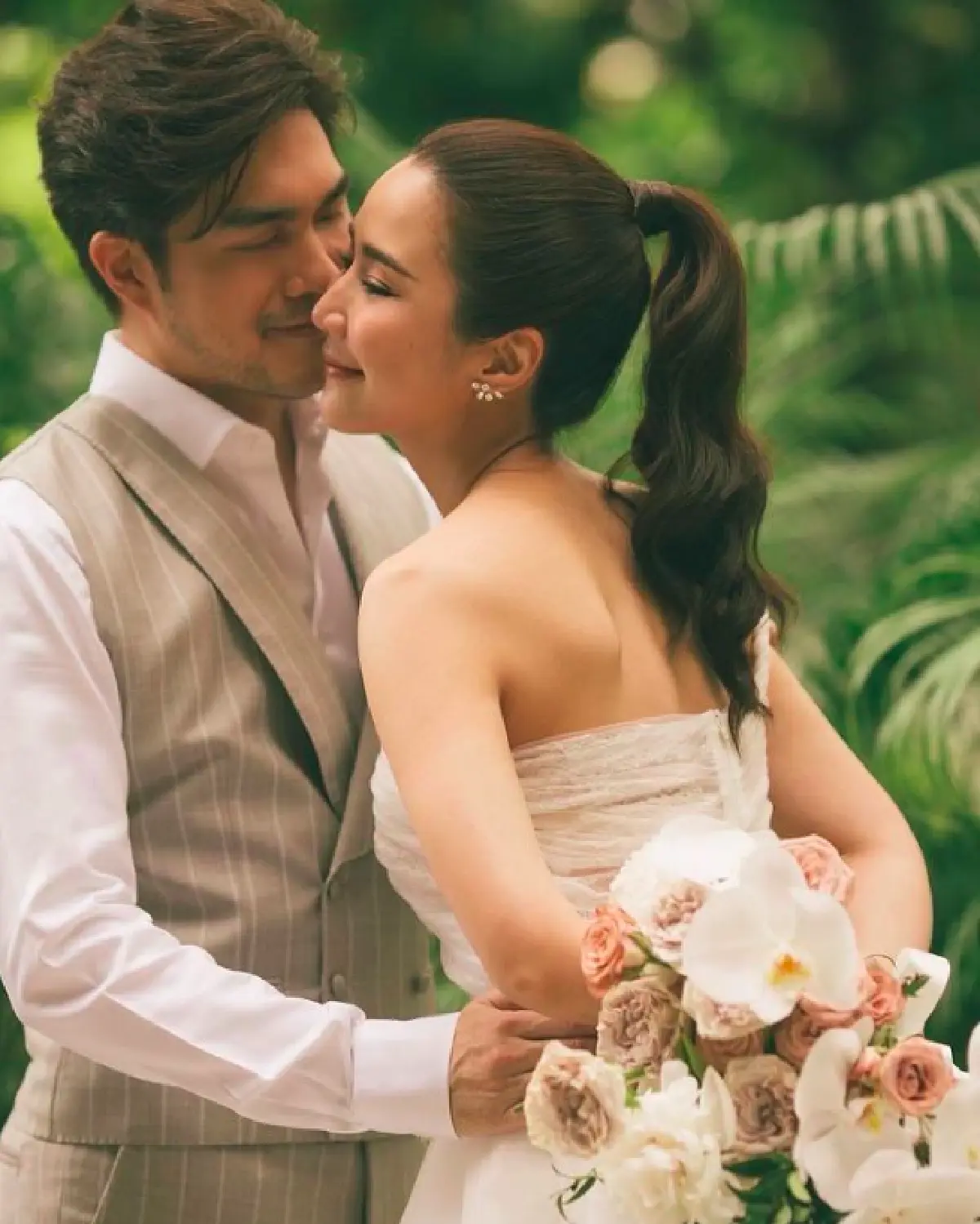 “จั๊กจั่น” ควง “เค วัฒนา” เข้าพิธีหมั้นแบบไทย เรียบง่ายและอบอุ่นที่สุด