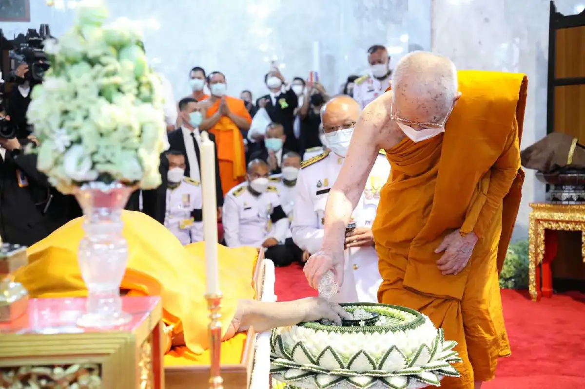 สมเด็จพระสังฆราชเสด็จวัดปากน้ำ ประทานถวายน้ำสรงศพ "สมเด็จช่วง"