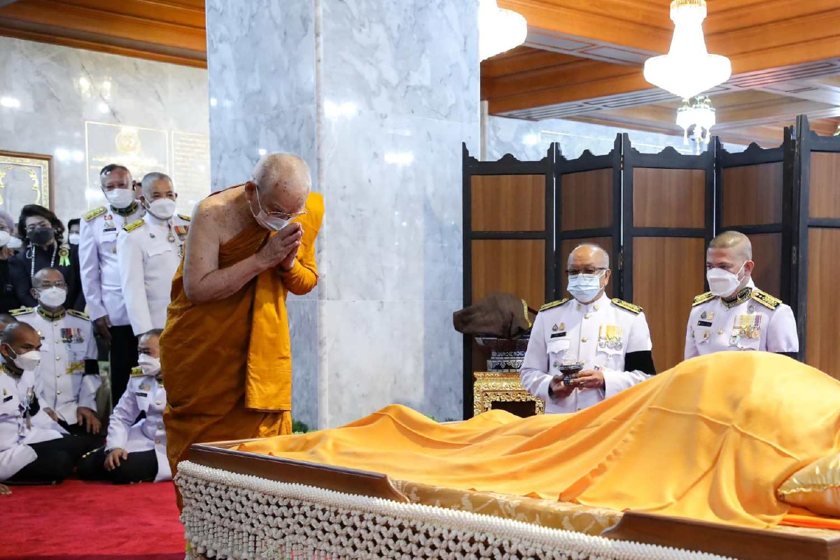 สมเด็จพระสังฆราชเสด็จวัดปากน้ำ ประทานถวายน้ำสรงศพ "สมเด็จช่วง" สมเด็จพระสังฆราชเสด็จวัดปากน้ำ ประทานถวายน้ำสรงศพ "สมเด็จช่วง"