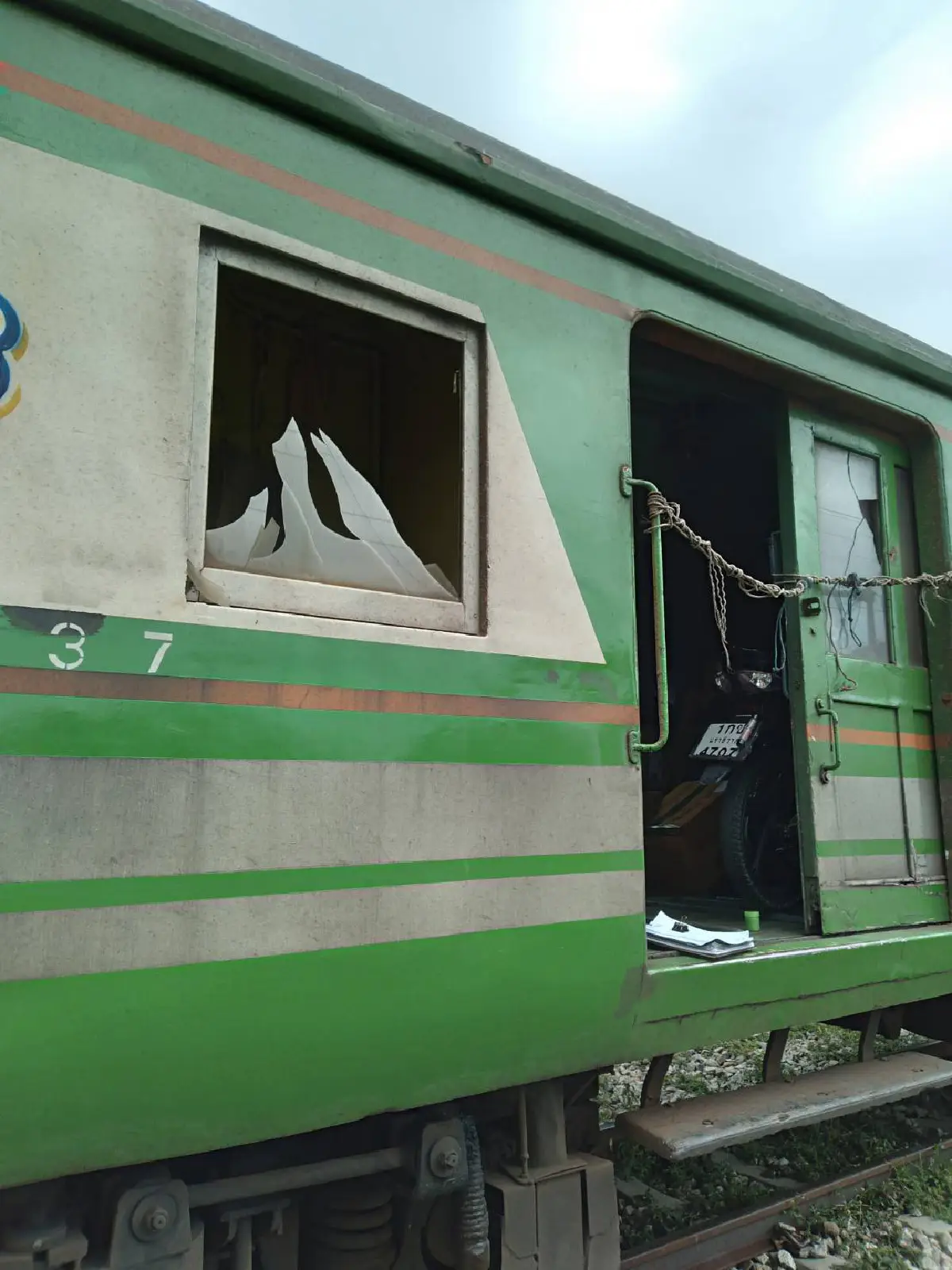 ลอบวางบึ้มขบวนรถไฟที่ปัตตานีเจ็บ3ราย ผู้โดยสารตกค้างอื้อ