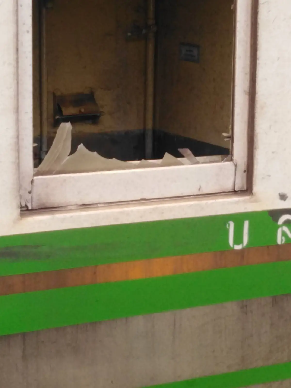 ลอบวางบึ้มขบวนรถไฟที่ปัตตานีเจ็บ3ราย ผู้โดยสารตกค้างอื้อ