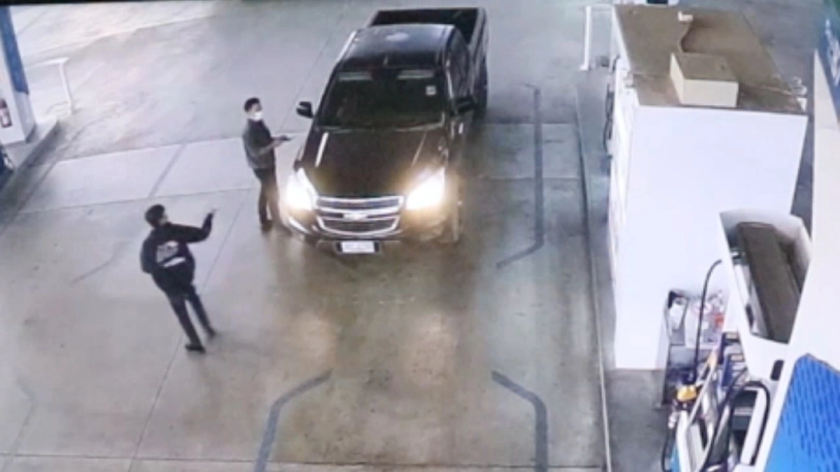 หนุ่มป่วยทางจิตขับกระบะเติมน้ำมันไม่จ่ายเงิน