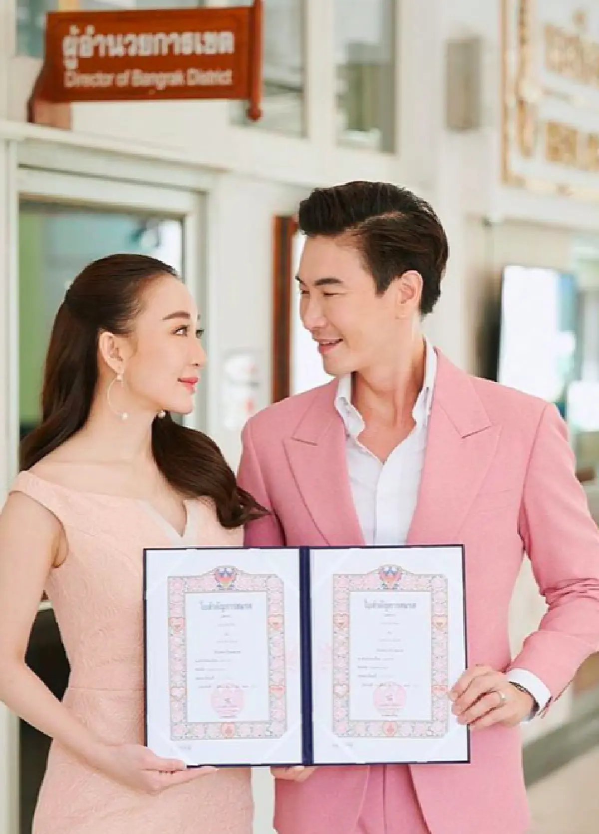ขอบคุณความกล้า! “ตู่-มาวิน” ควงคู่จดทะเบียนสมรสหวานชื่น