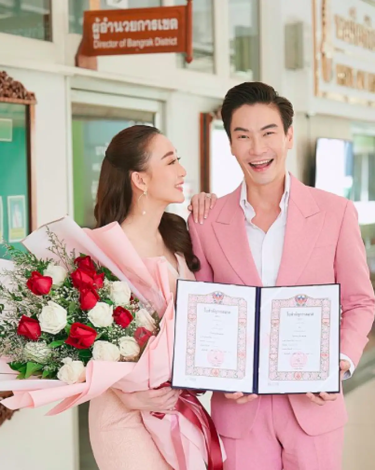 ขอบคุณความกล้า! “ตู่-มาวิน” ควงคู่จดทะเบียนสมรสหวานชื่น