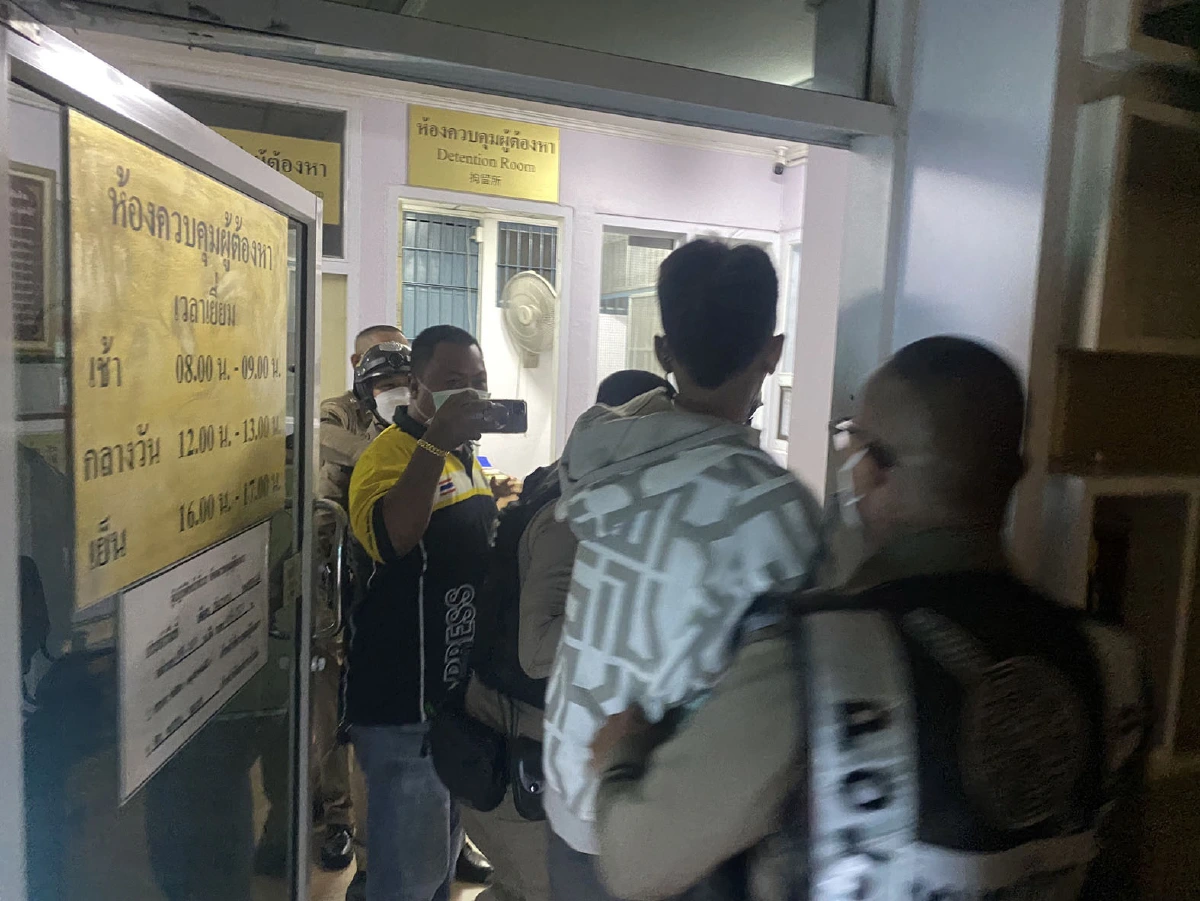 หนุ่มเมาบุกทุบธนาคารหวังฉกเงินพลาดถูกกระจกบาดเลือดสาด