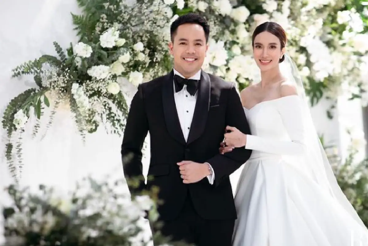 “เนย ปภาดา” ควงแขนแฟนหนุ่มนักธุรกิจ เข้าพิธีวิวาห์อย่างอบอุ่น