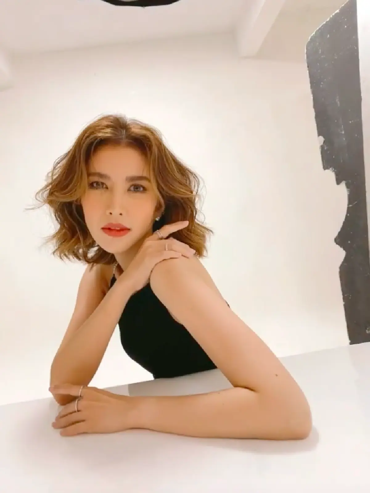 “ไบรท์ พิชญทัฬห์” เต็ม 10 กับลุคใหม่แปลกตา สวยเฉี่ยวเปรี้ยวแซ่บขึ้นมาก 