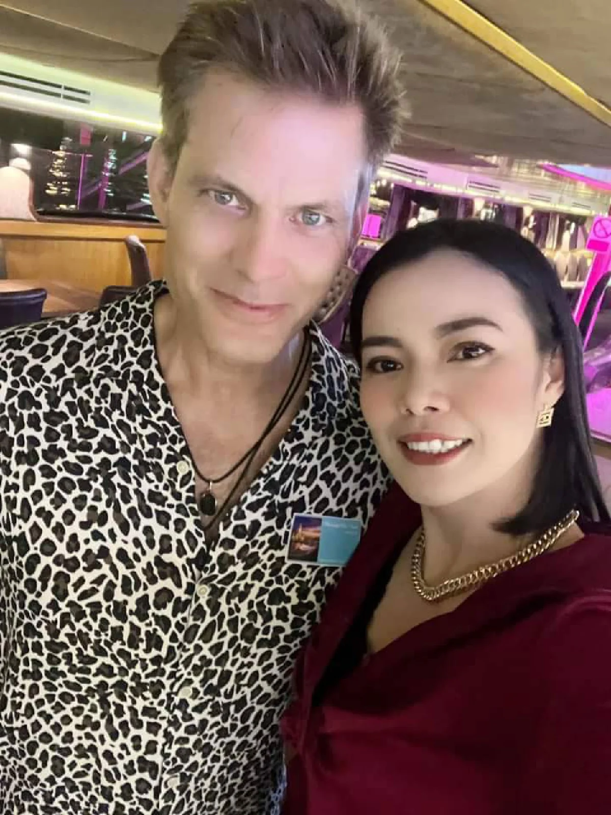 เรือวันเดอร์ฟูลเพิร์ล ดังทะลุโลก อีกครั้ง คราวนี้ Casper Van dien ดาราดังฮอลลีวูด มาทัวร์ประเทศไทย แวะมาดินเนอร์บนดาดฟ้าเรือ ชื่นชมทิวทัศน์แม่น้ำเจ้าพระยา