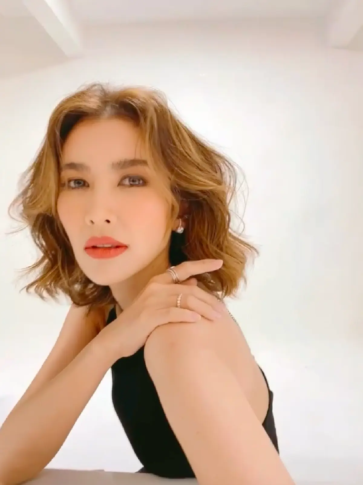 “ไบรท์ พิชญทัฬห์” เต็ม 10 กับลุคใหม่แปลกตา สวยเฉี่ยวเปรี้ยวแซ่บขึ้นมาก 