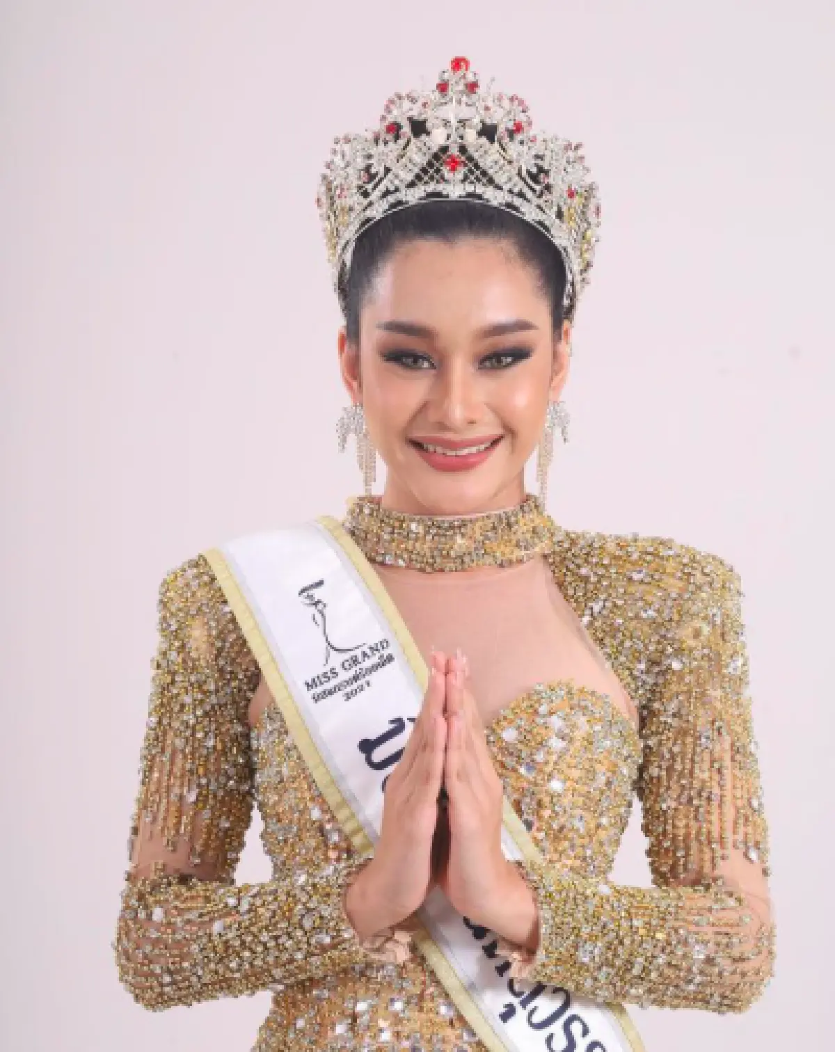 “น้องพิซซ่า” สาวงามเวทีมิสแกรนด์ร้อยเอ็ด โชว์ม้วนหน้าในชุดว่ายน้ำกลางเวที