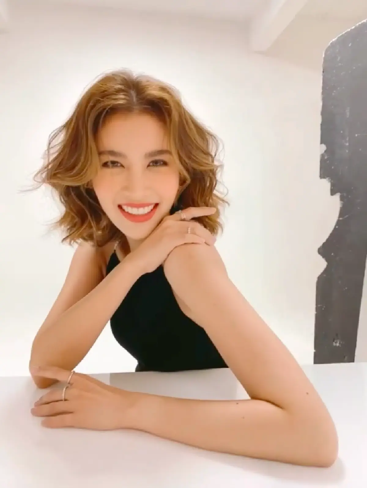 “ไบรท์ พิชญทัฬห์” เต็ม 10 กับลุคใหม่แปลกตา สวยเฉี่ยวเปรี้ยวแซ่บขึ้นมาก 