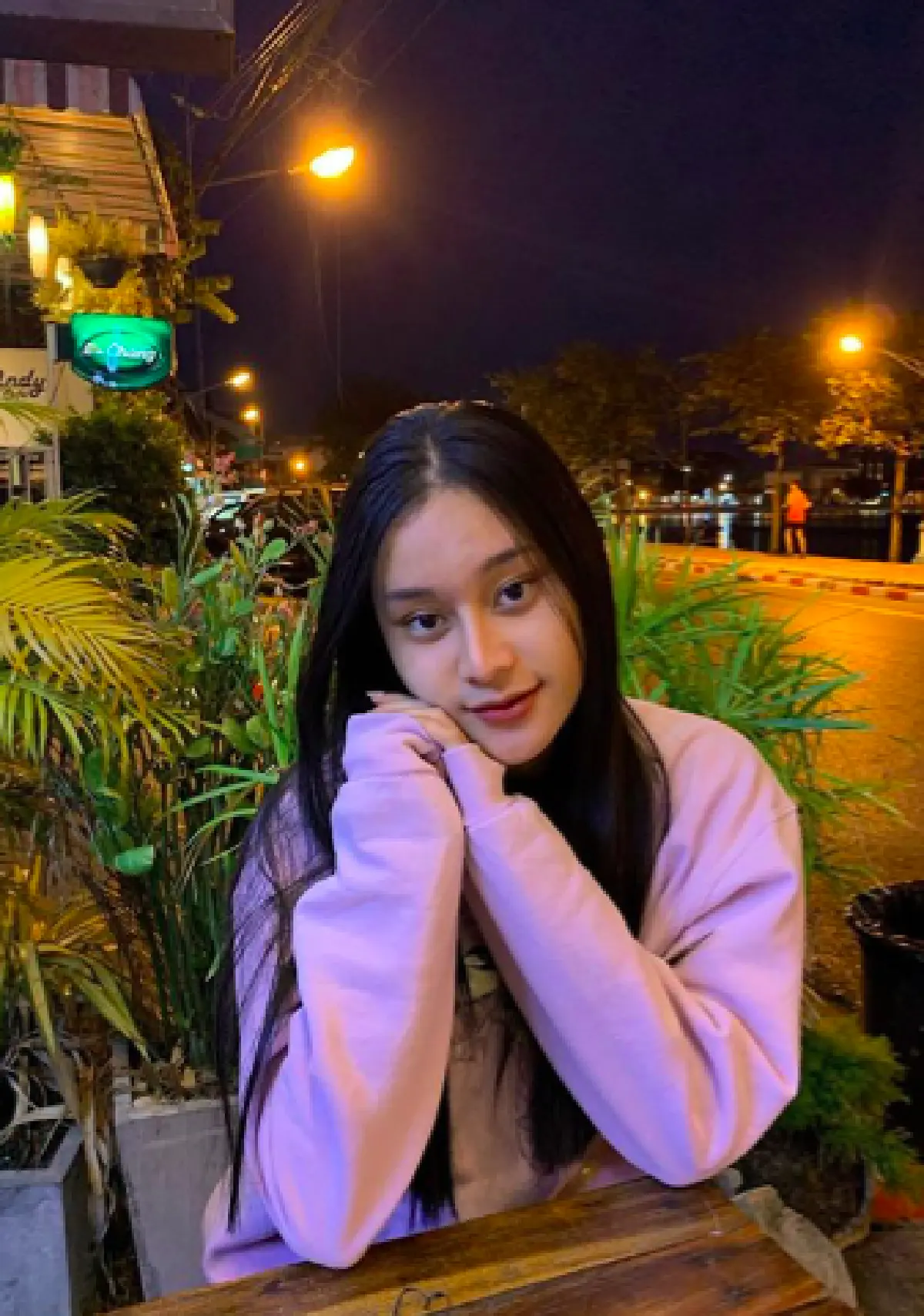 “น้องพิซซ่า” สาวงามเวทีมิสแกรนด์ร้อยเอ็ด โชว์ม้วนหน้าในชุดว่ายน้ำกลางเวที