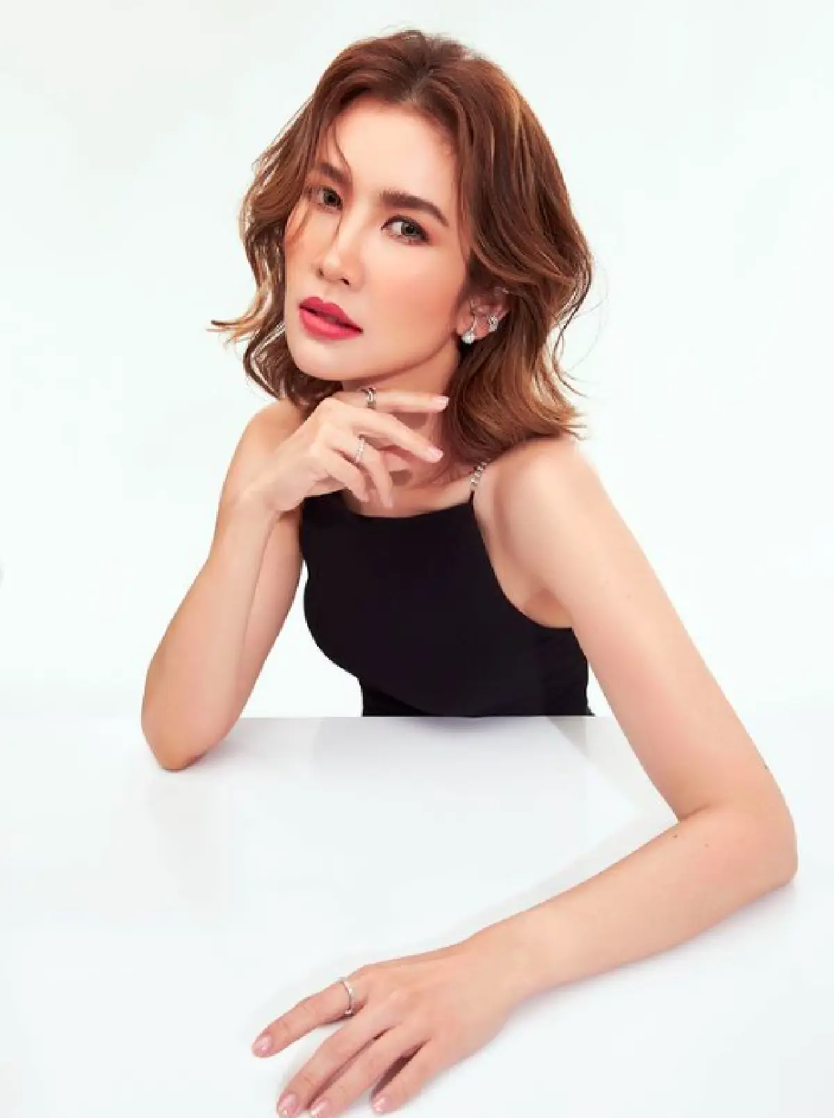 “ไบรท์ พิชญทัฬห์” เต็ม 10 กับลุคใหม่แปลกตา สวยเฉี่ยวเปรี้ยวแซ่บขึ้นมาก 