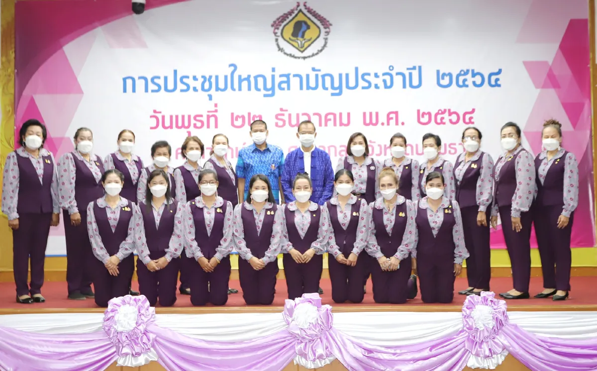 ผู้ว่าฯหมูป่าโชว์ผ้าลายขอปลุกคนปทุมฯสวมใส่ผ้าไทย