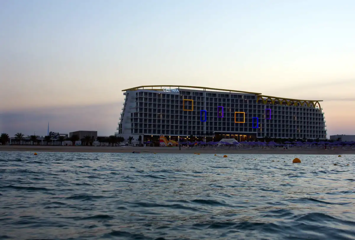 รีวิวรีสอร์ทหรูริมทะเลเกาะเดียรา 'เซ็นทารา มิราจ บีช รีสอร์ท ดูไบ' ความอัศจรรย์ในธีมผจญภัยที่รอให้ไปสัมผัส