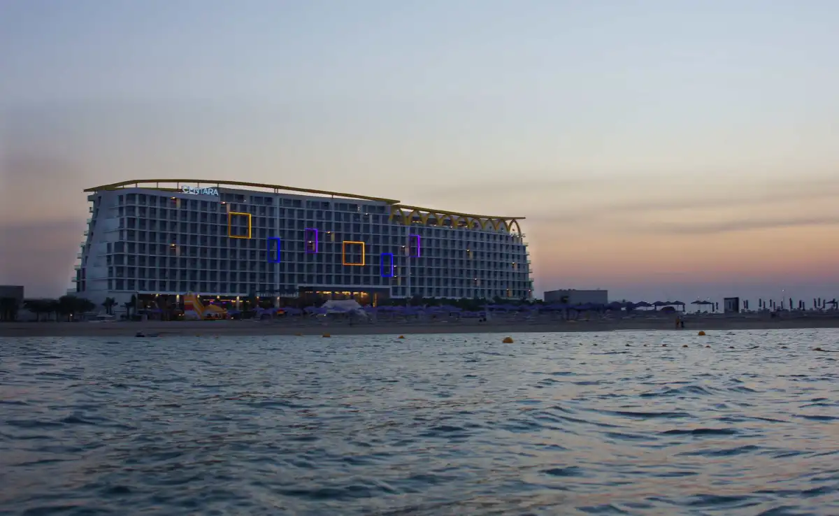 รีวิวรีสอร์ทหรูริมทะเลเกาะเดียรา 'เซ็นทารา มิราจ บีช รีสอร์ท ดูไบ' ความอัศจรรย์ในธีมผจญภัยที่รอให้ไปสัมผัส