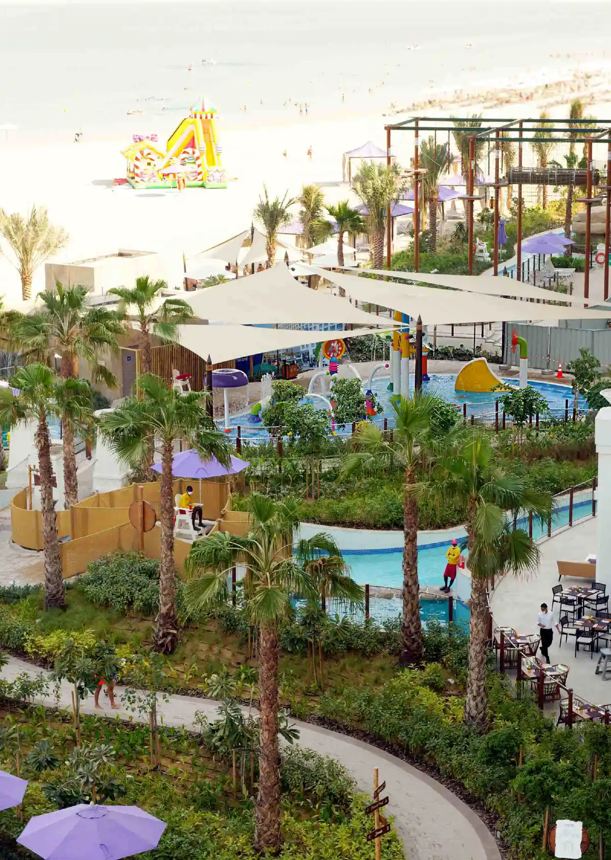 รีวิวรีสอร์ทหรูริมทะเลเกาะเดียรา 'เซ็นทารา มิราจ บีช รีสอร์ท ดูไบ' ความอัศจรรย์ในธีมผจญภัยที่รอให้ไปสัมผัส