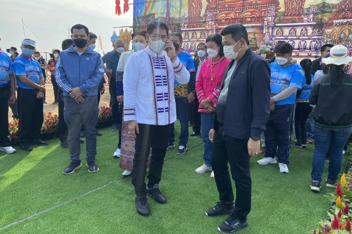 ‘'ธรรมนัส"เปิดแข่งขันเรือพาย ผุดไอเดียพัฒนาหนองเล็งทราย แหล่งท่องเที่ยว