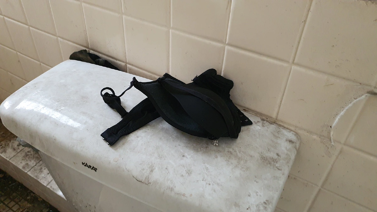 ระดมตำรวจปิดล้อมคอนโดล่ามือมีดแทงสาวดับคาห้องพัก