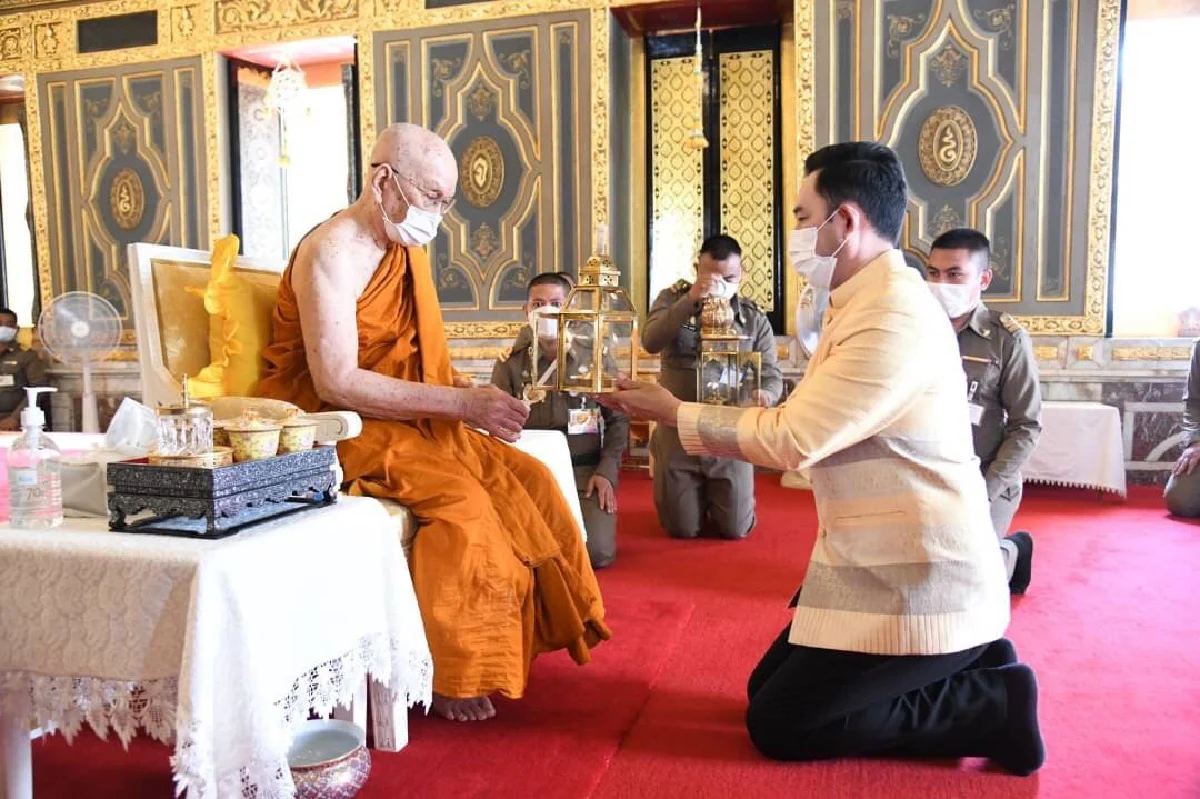 สมเด็จพระอริยวงศาคตญาณ สมเด็จพระสังฆราช สกลมหาสังฆปริณายก  ประทานไฟพระฤกษ์แก่กระทรวงวัฒนธรรมจุดในพิธีสวดมนต์ข้ามปี  เพื่อความเป็นสิริมงคลยิ่งของการเข้าสู่ศักราชใหม่