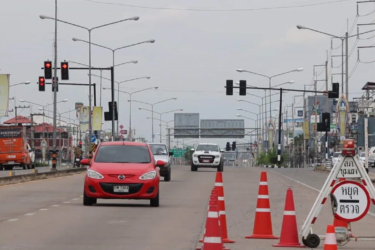 ตร.ภาค4จัดช่องพิเศษระบายรถเดินทางช่วงส่งท้ายปีเก่า