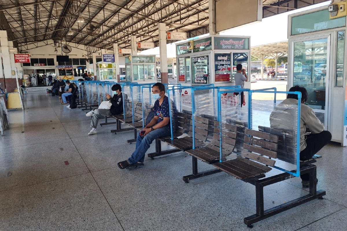 บขส.-รถไฟโคราชเหงา คนเดินทางกลับน้อยผวาโควิด-19