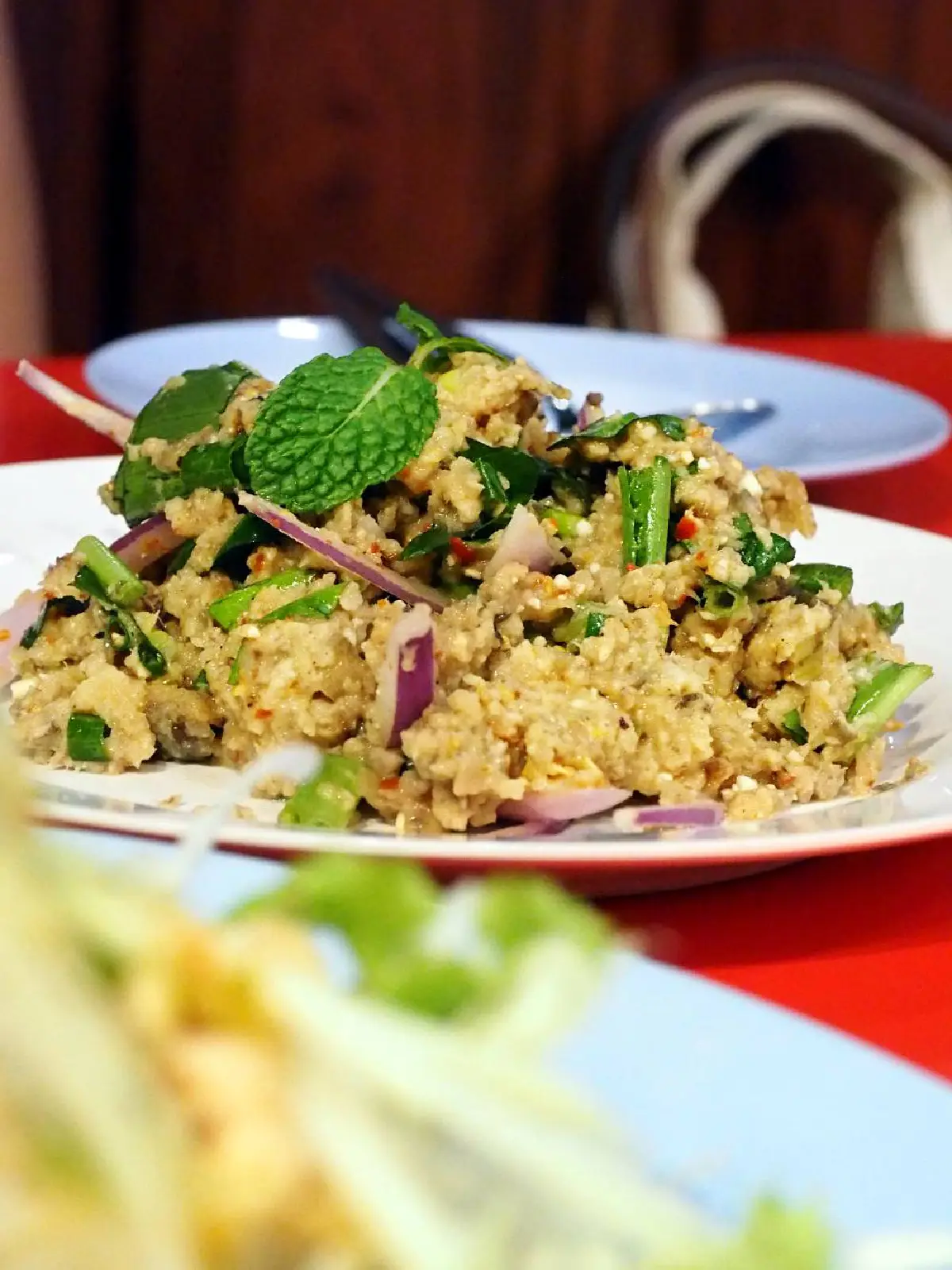 เช็กอิน 'ร้านเจ๊แดงสามย่าน คอหมูย่างในตำนาน' ร้านใหม่ต้องไปในไอคอนสยาม